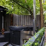 Bdsm Z Jacuzzi Duzym Tarasem I Balia Zewnetrzna Apartment