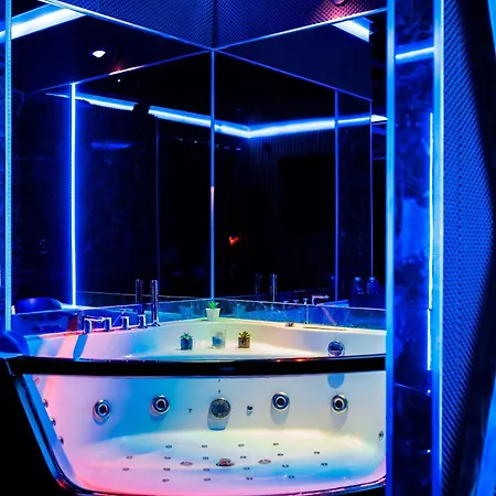 Bdsm Z Jacuzzi Duzym Tarasem I Balia Zewnetrzna *