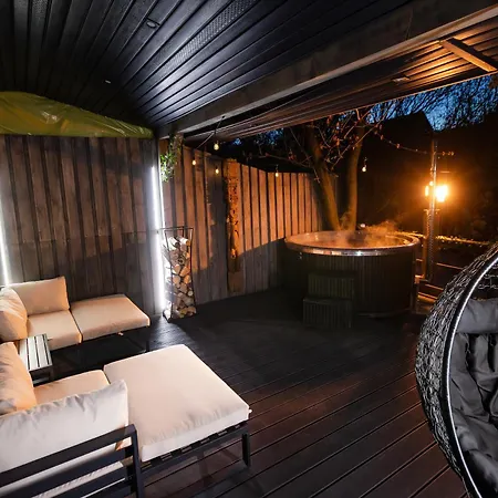 Bdsm Z Jacuzzi Duzym Tarasem I Balia Zewnetrzna דירה *